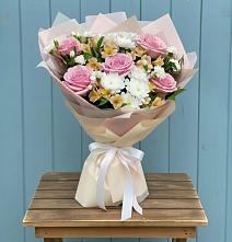 Букет цветов из:  Гвоздики, Орхидеи и Розы #REPLACE_PRED# Большом Селе