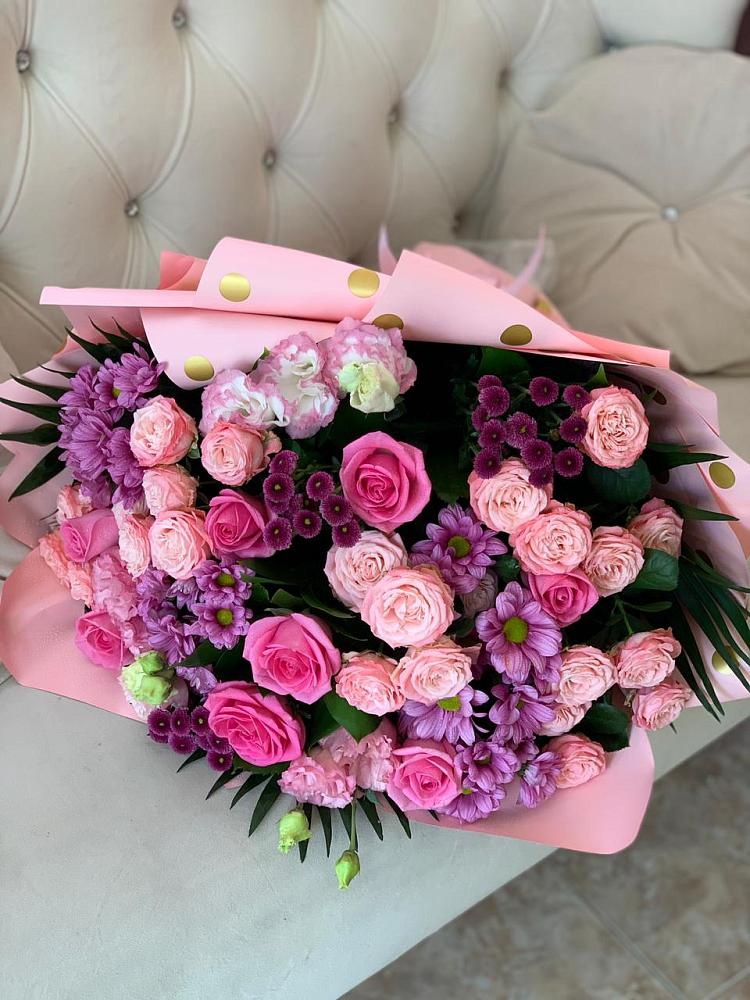 Букет цветов из: Хризантемы, Розы и Лизиантусы в Большом Селе