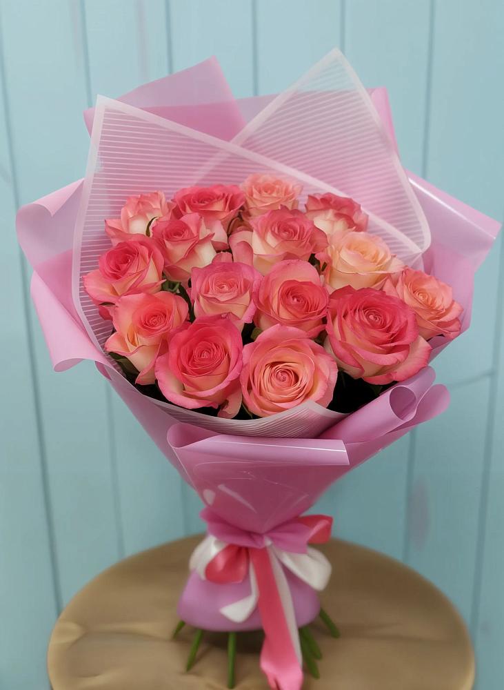 Букет 15 Розовых роз Равель в Большом Селе