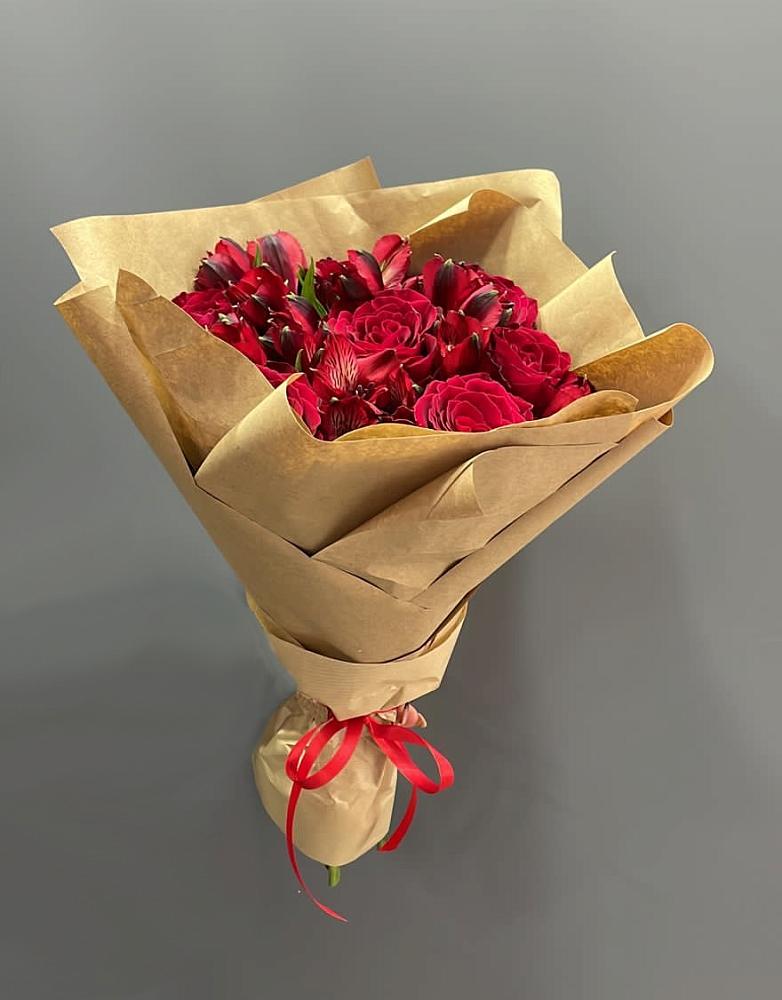 Букет цветов из: Альстромерии и Розы в Большом Селе