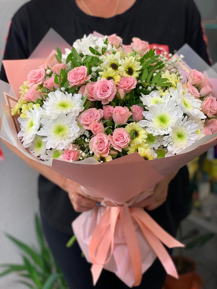 Букет цветов из: Розы и Хризантемы в Большом Селе