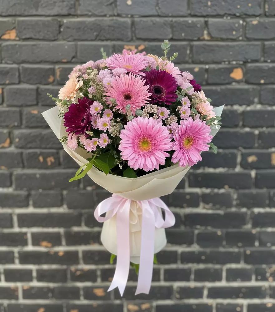 Букет цветов из: Герберы и Хризантемы в Большом Селе