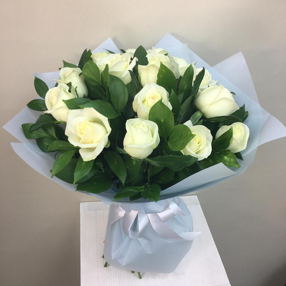 Букет 15 Белых роз Проуд в Большом Селе