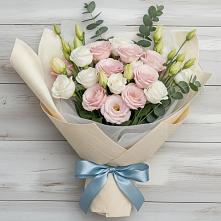 Букет цветов из:  Лизиантусы в Большом Селе