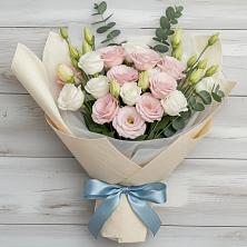 Букет цветов из:  Лизиантусы в Большом Селе