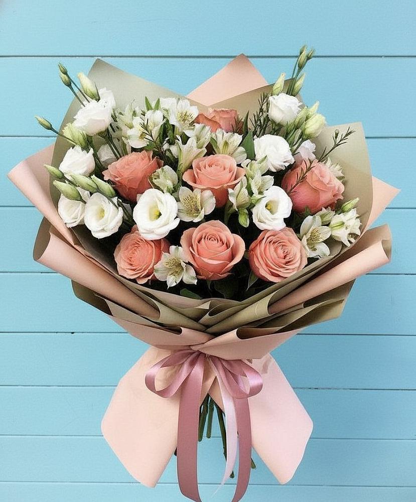 Букет цветов из: Розы, Альстромерии и Лизиантусы в Большом Селе