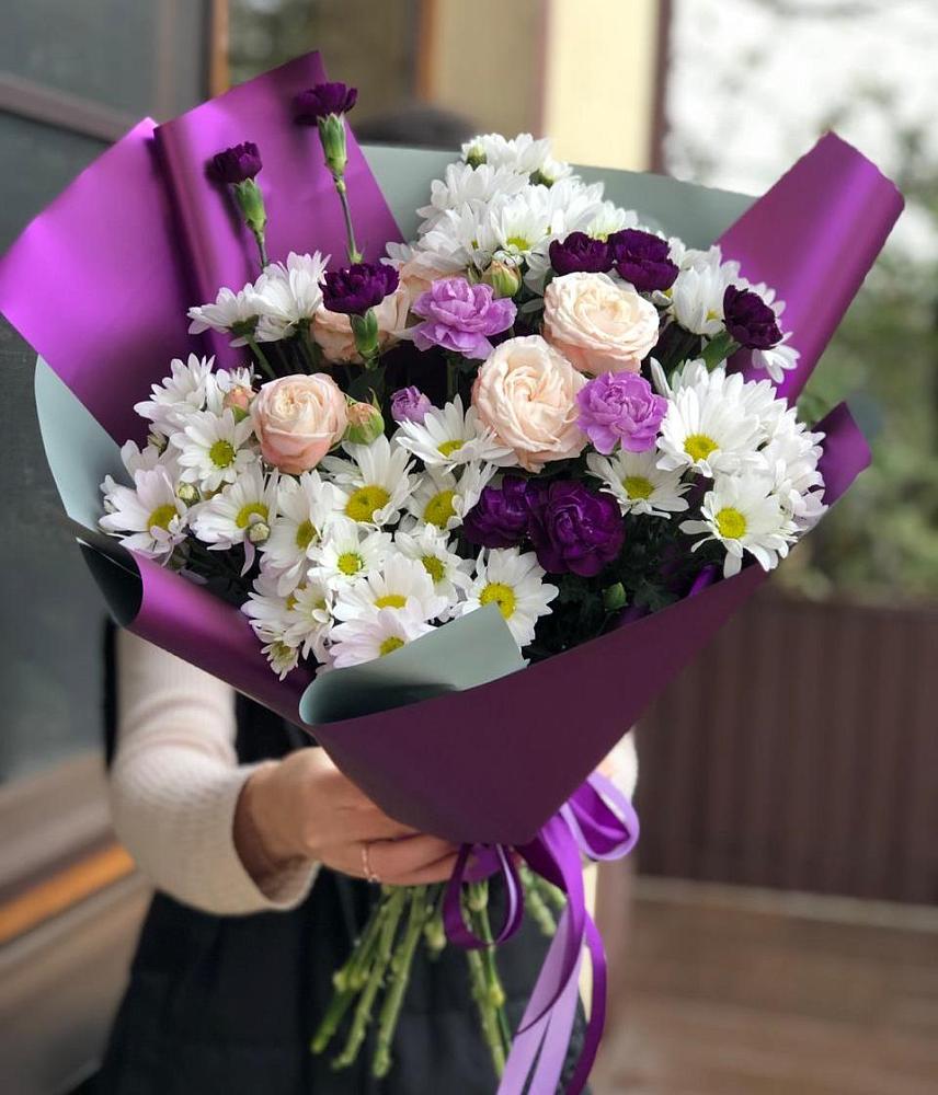 Букет цветов из: Хризантемы, Гвоздики и Розы в Большом Селе