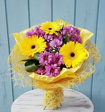 Букет цветов из:  Хризантемы и Герберы в Большом Селе