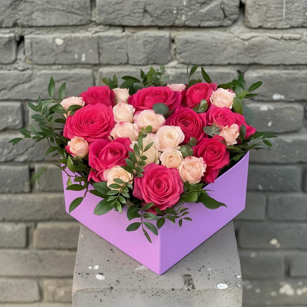 Цветочная композиция из Розы в коробке в Большом Селе