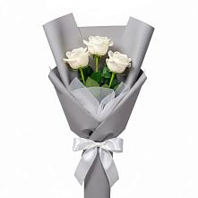 Букет 3 белые розы в Большом Селе