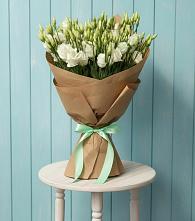 Букет цветов из:  Лизиантусы в Большом Селе