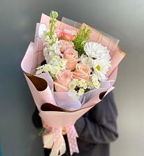 Букет цветов из:  Хризантемы и Розы в Большом Селе