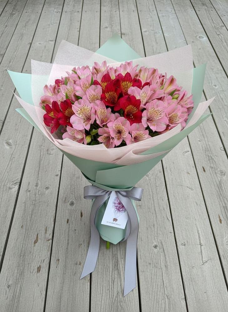 Букет цветов из: Альстромерии в Большом Селе