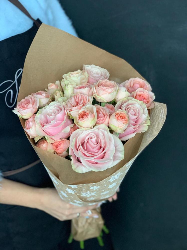 Букет цветов из: Хризантемы и Розы в Большом Селе