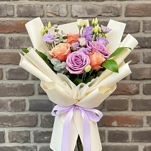 Букет цветов из:  Лизиантусы и Розы в Большом Селе