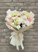 Букет цветов из:  Гвоздики, Розы, Лизиантусы и Хризантемы в Большом Селе