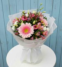 Букет цветов из:  Герберы, Альстромерии и Лизиантусы в Большом Селе