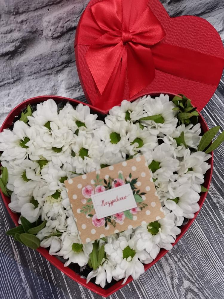 Цветочная композиция из Хризантемы в виде сердца в Большом Селе