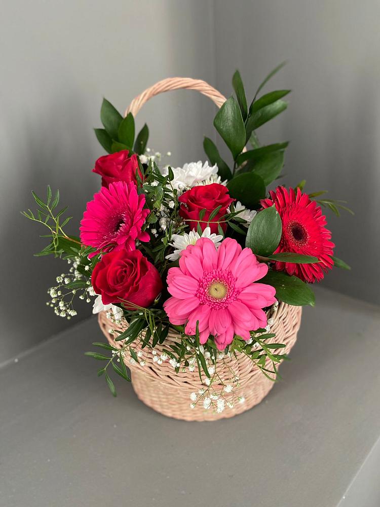 Цветочная композиция из Розы, Хризантемы и Герберы в корзине в Большом Селе