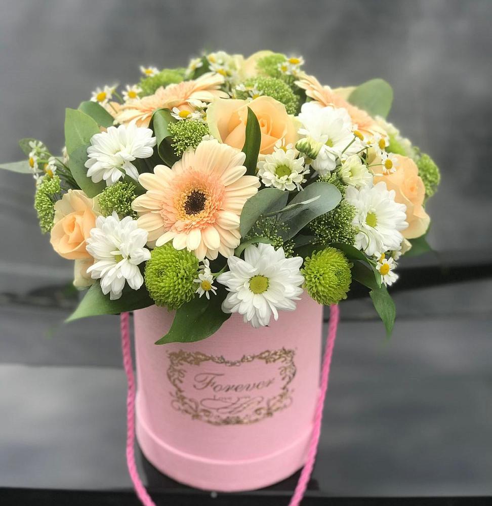 Цветочная композиция из Розы, Герберы и Хризантемы в шляпной коробке в Большом Селе