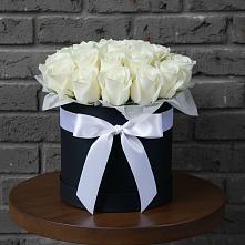 Цветочная композиция из Розы в шляпной коробке в Большом Селе